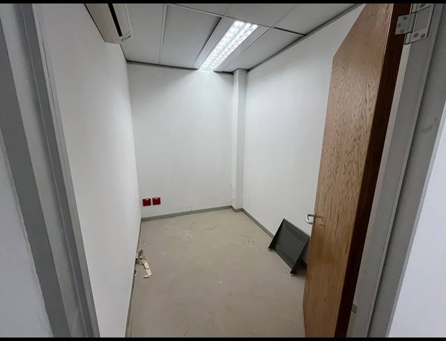 324M² OFFICE TO LET IN PINELANDS